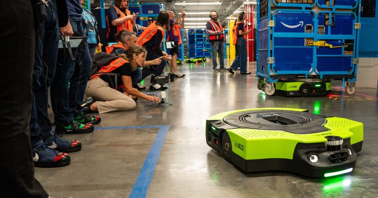 robots-outnumber-humans-amazon-warehouses.jpg